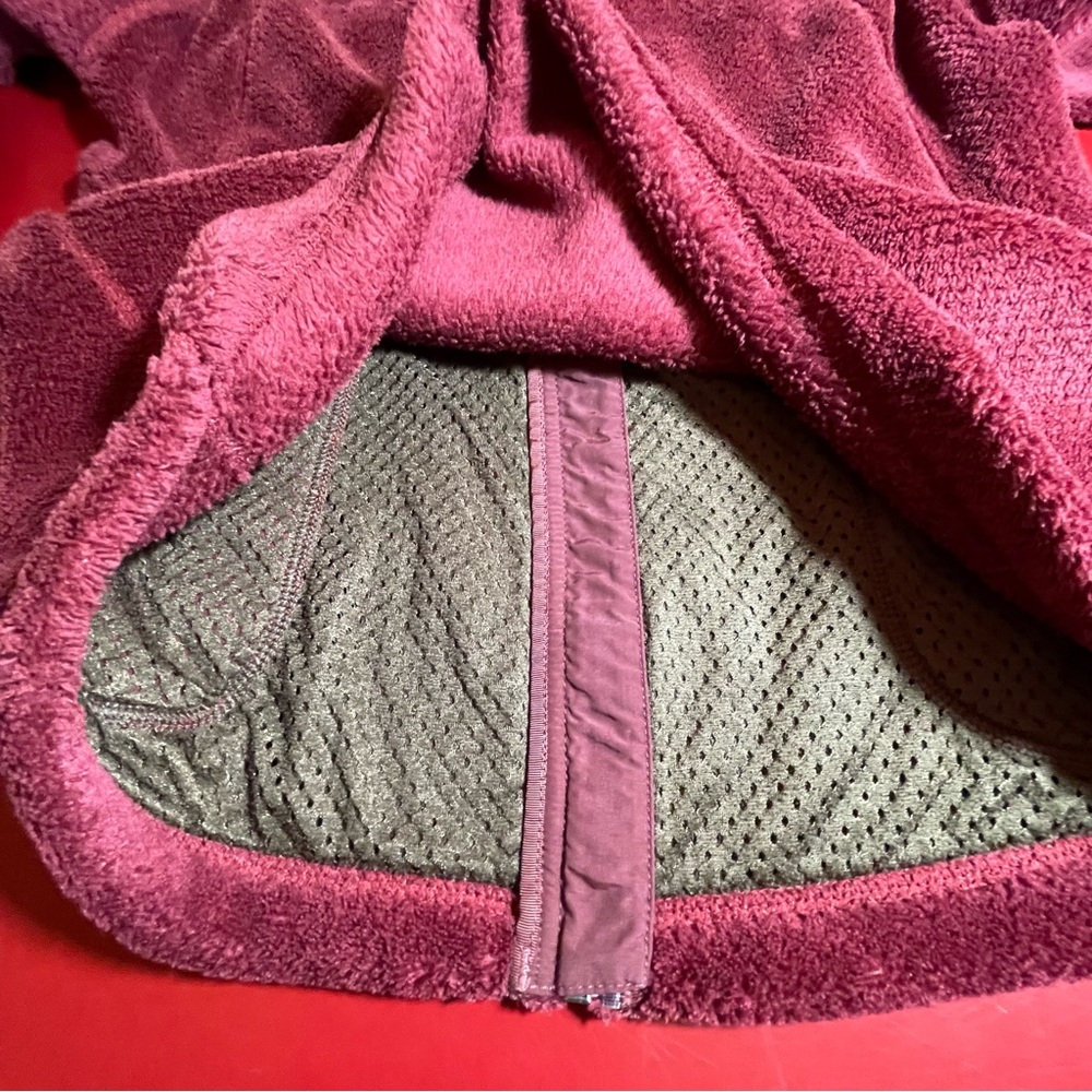 Patagonia Womens Jacket Medium Polartec Thermal Pro rug Fleece Burgundy - Picture 12 of 15